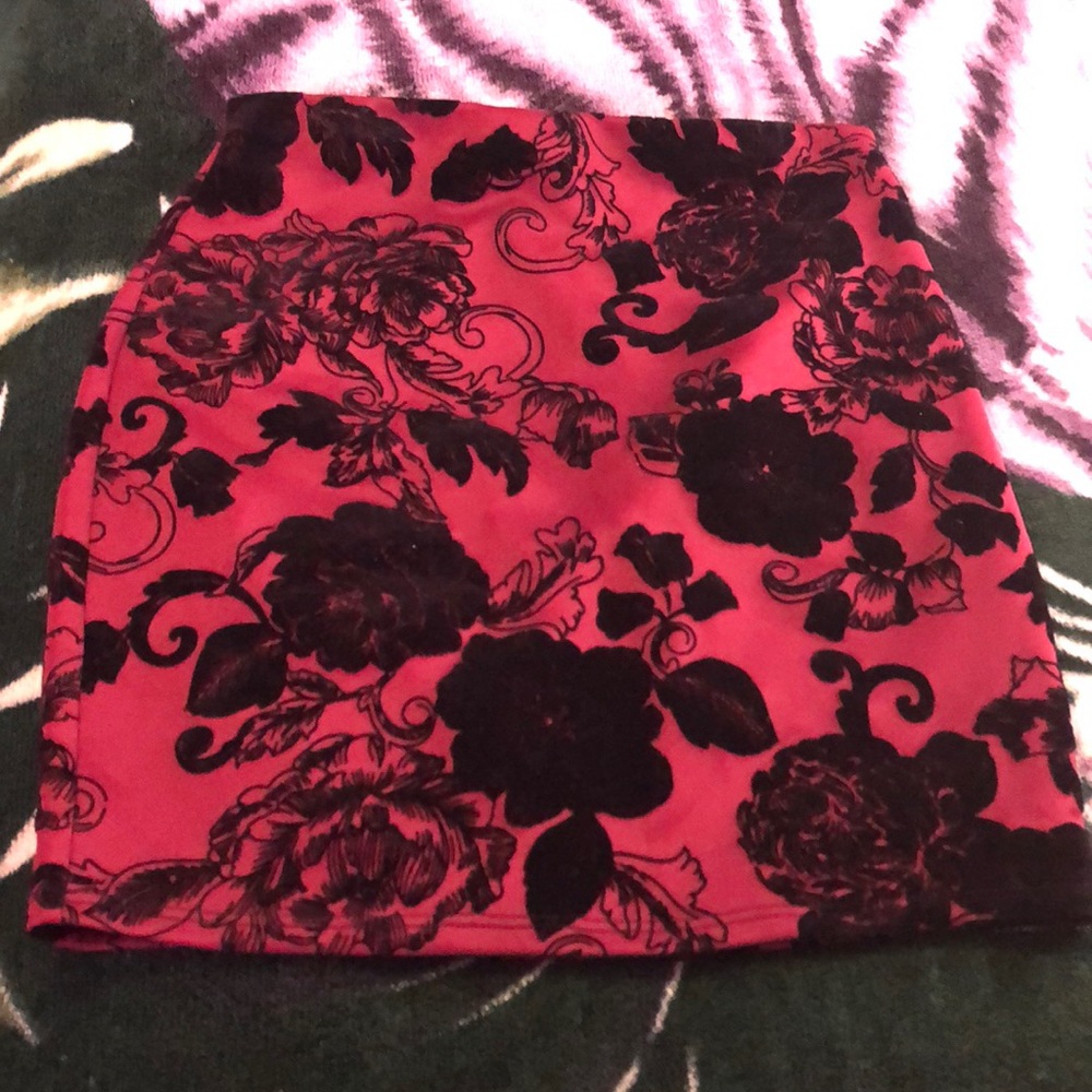 Really cute skirt size m NWT